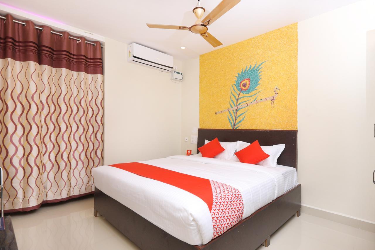 Oyo 14735 Nakshatra Grand Tirupati Exterior photo